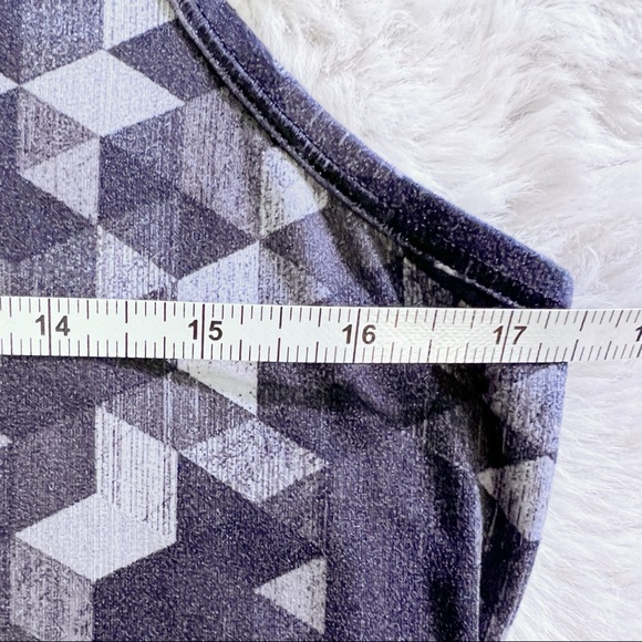 EUC | Athleta Tank Top | Size Medium | Black Gray Geometric Pattern | No Bra - Picture 9 of 11